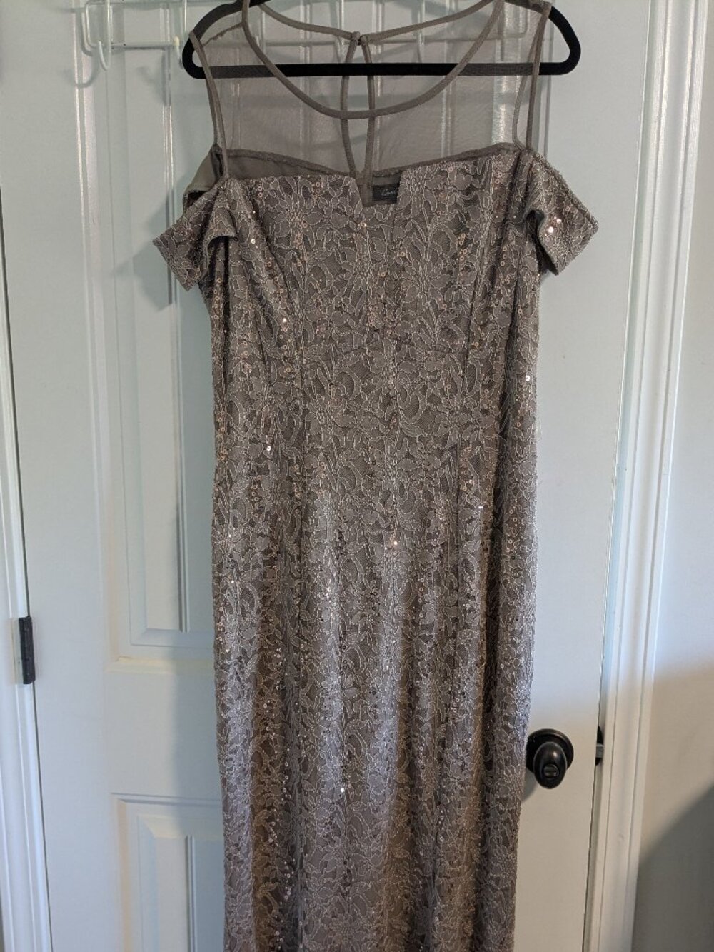 NWOT Formal dress with sequins XL
